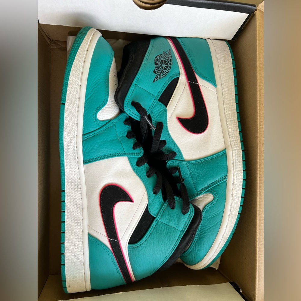 AIR JORDAN 1 MID SE SOUTH BEACH
